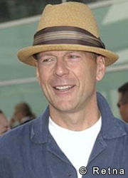 bruce_willis122806_001 Ashton and Bruce gay friends ?